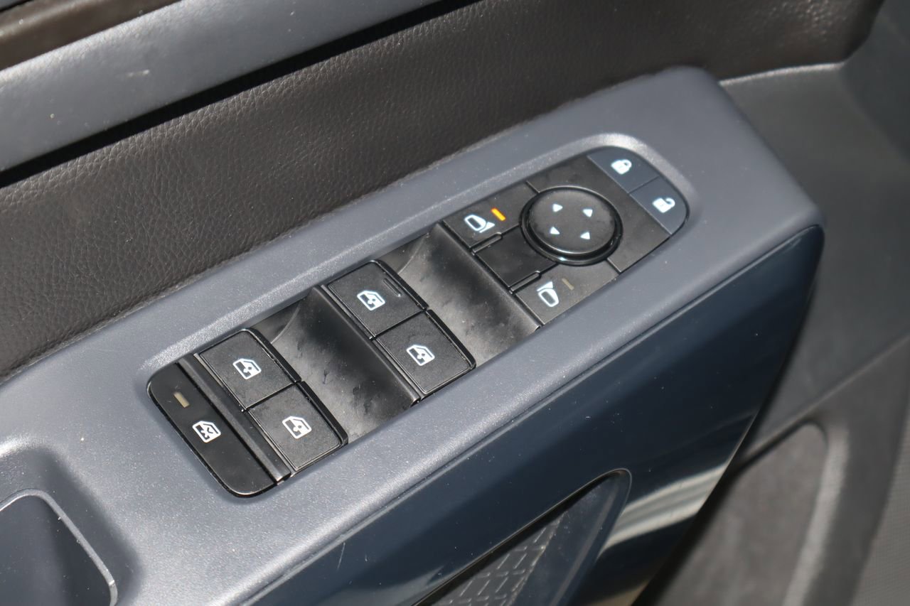 Used 2024 Nissan Pathfinder S image 22