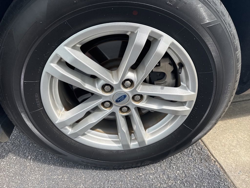 Used 2023 Ford Explorer XLT image 6