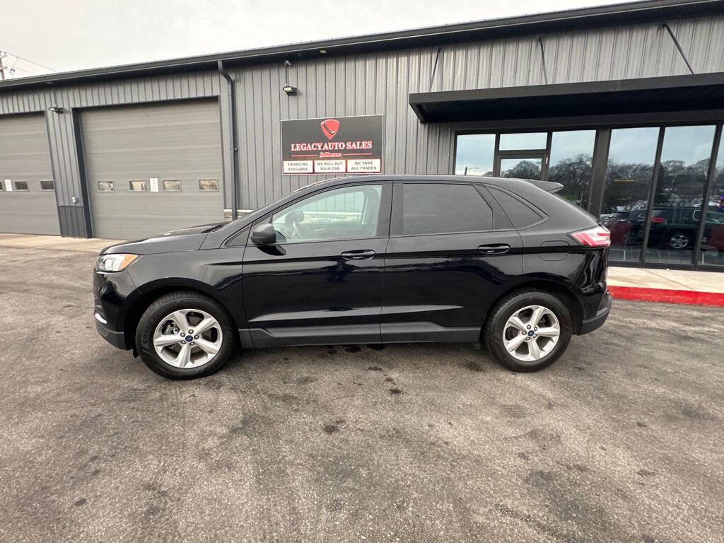 Used 2019 Ford Edge SE image 2