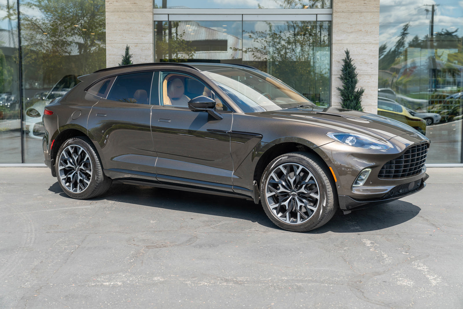 Used 2021 Aston Martin DBX image 56