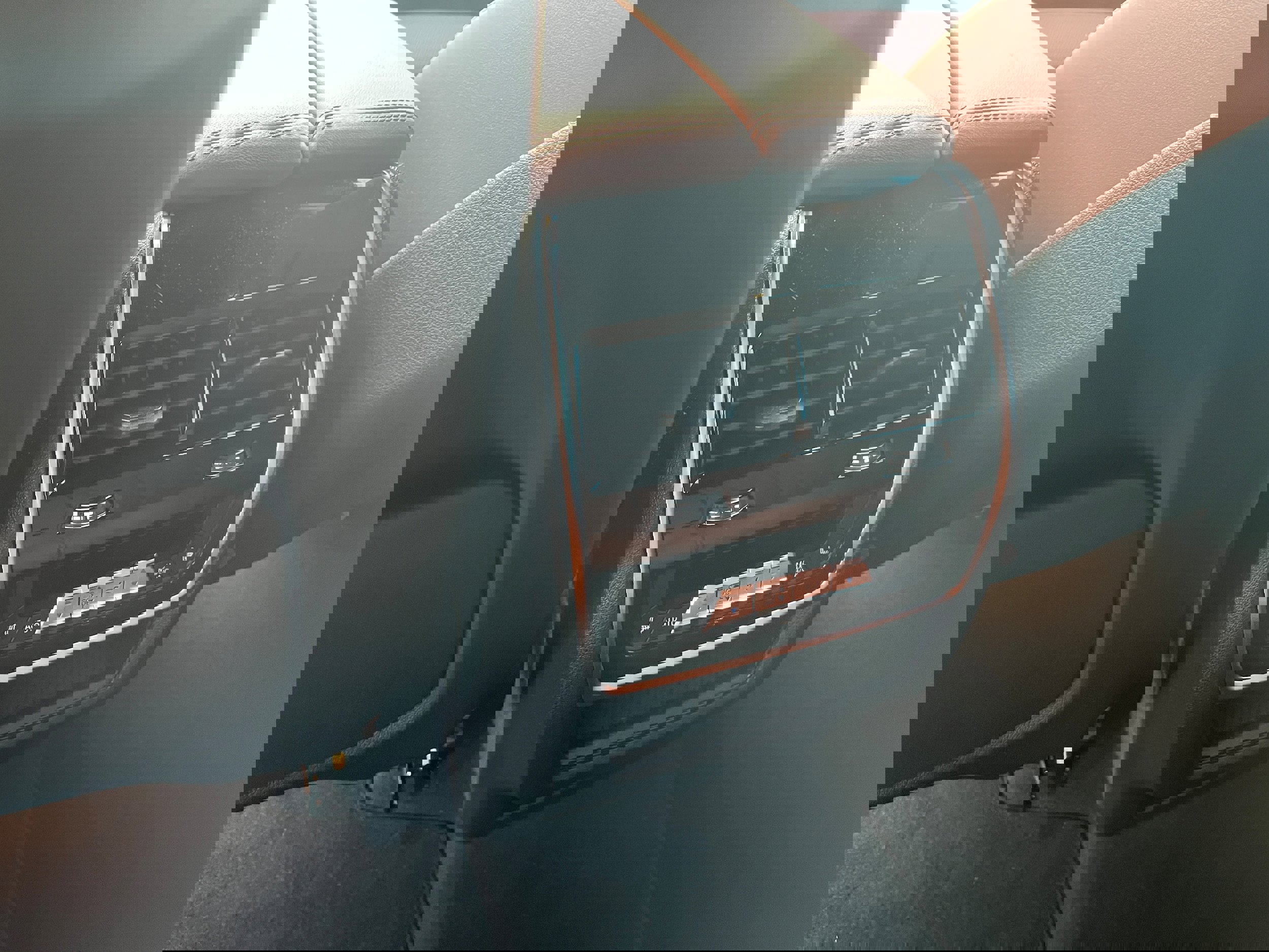 Used 2024 BMW X5 xDrive40i w/ M Sport Package image 11