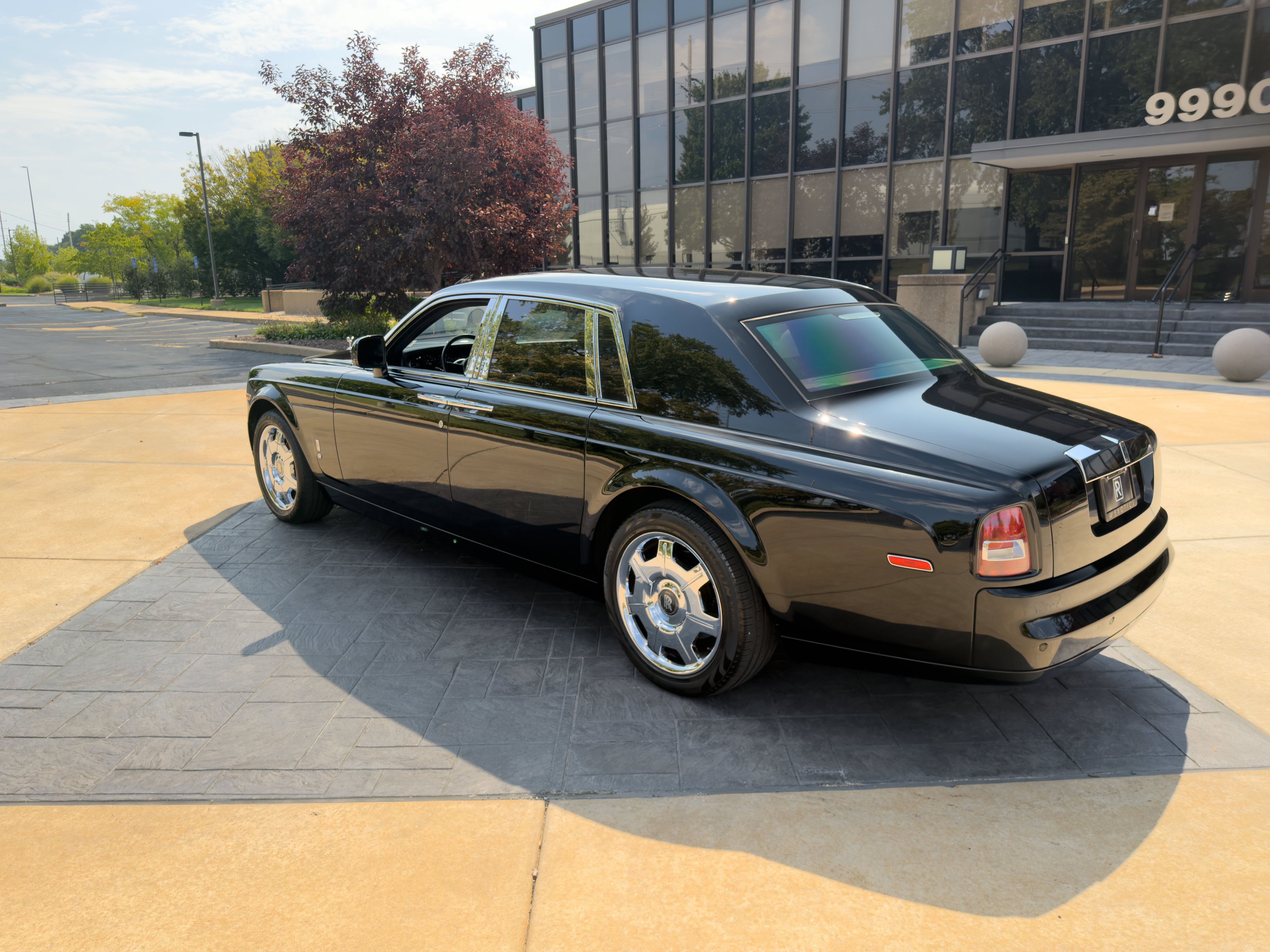 Used 2010 Rolls-Royce Phantom Sedan RWD image 4