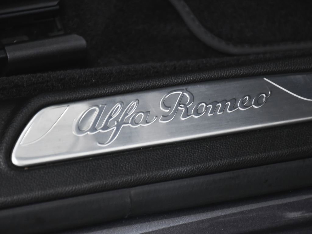 Used 2024 Alfa Romeo Giulia Ti AWD/4WD image 14
