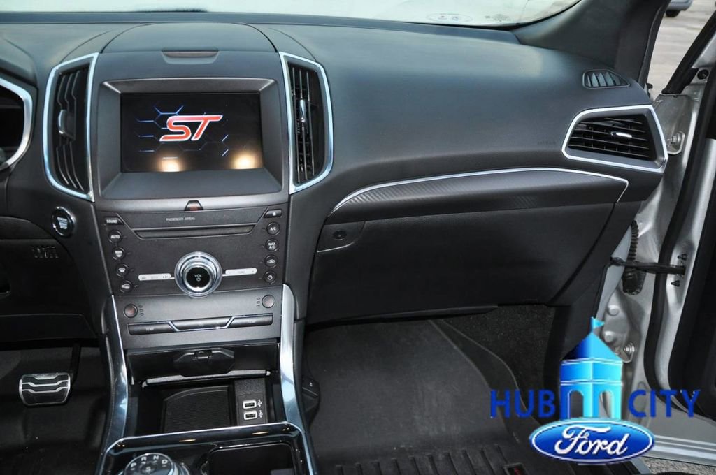 Used 2019 Ford Edge ST image 20