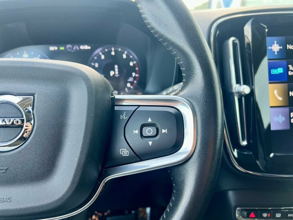 Used 2021 Volvo XC40 T4 Momentum FWD image 20