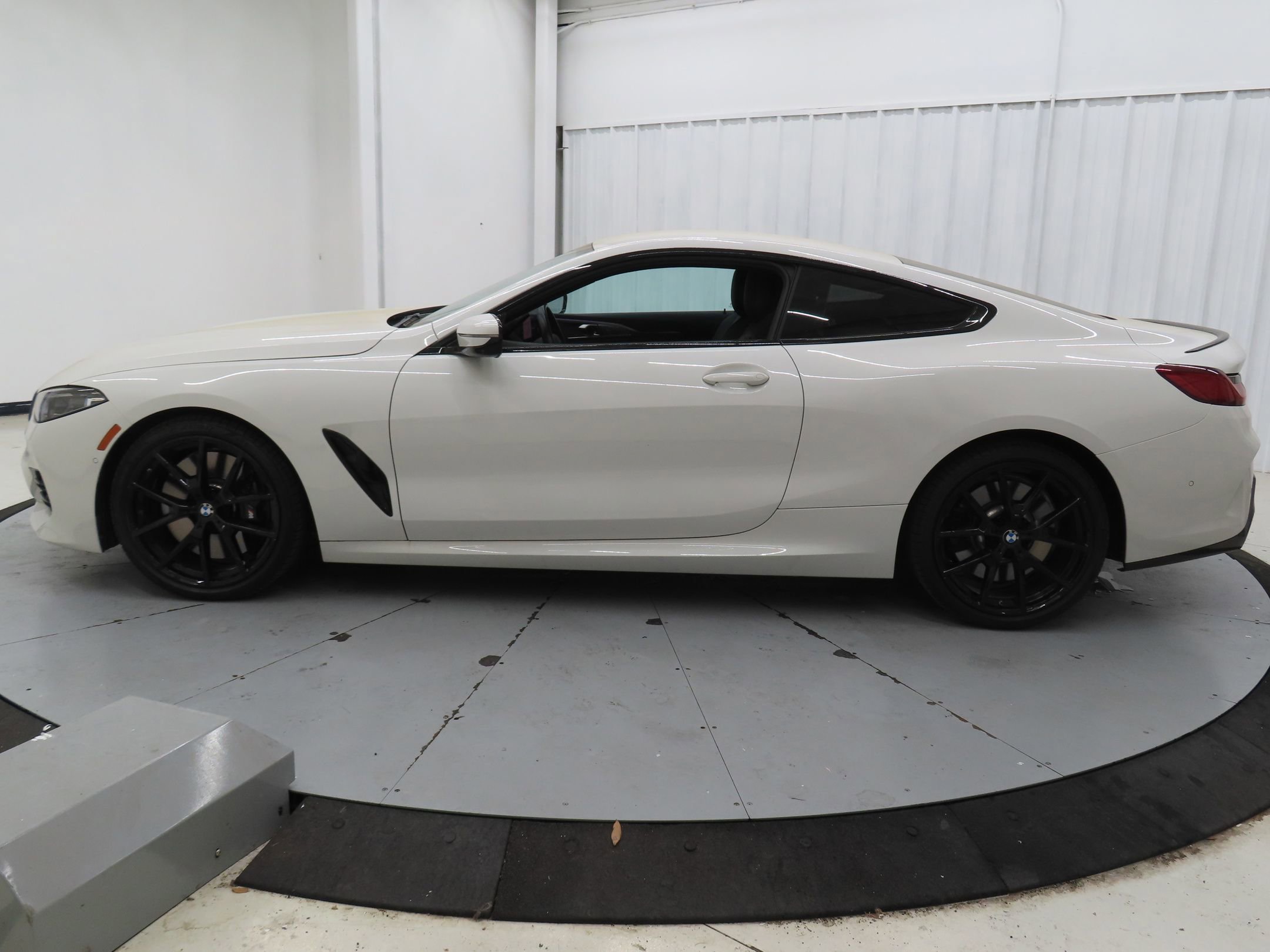 Used 2023 BMW 840i Coupe w/ M Sport Professional Package RWD image 6