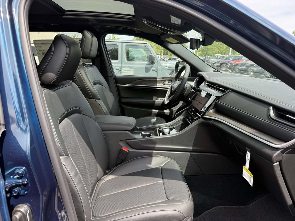 New 2027 Jeep Grand Cherokee Limited AWD/4WD image 15