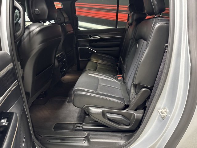 Used 2024 Jeep Wagoneer L Series II image 16