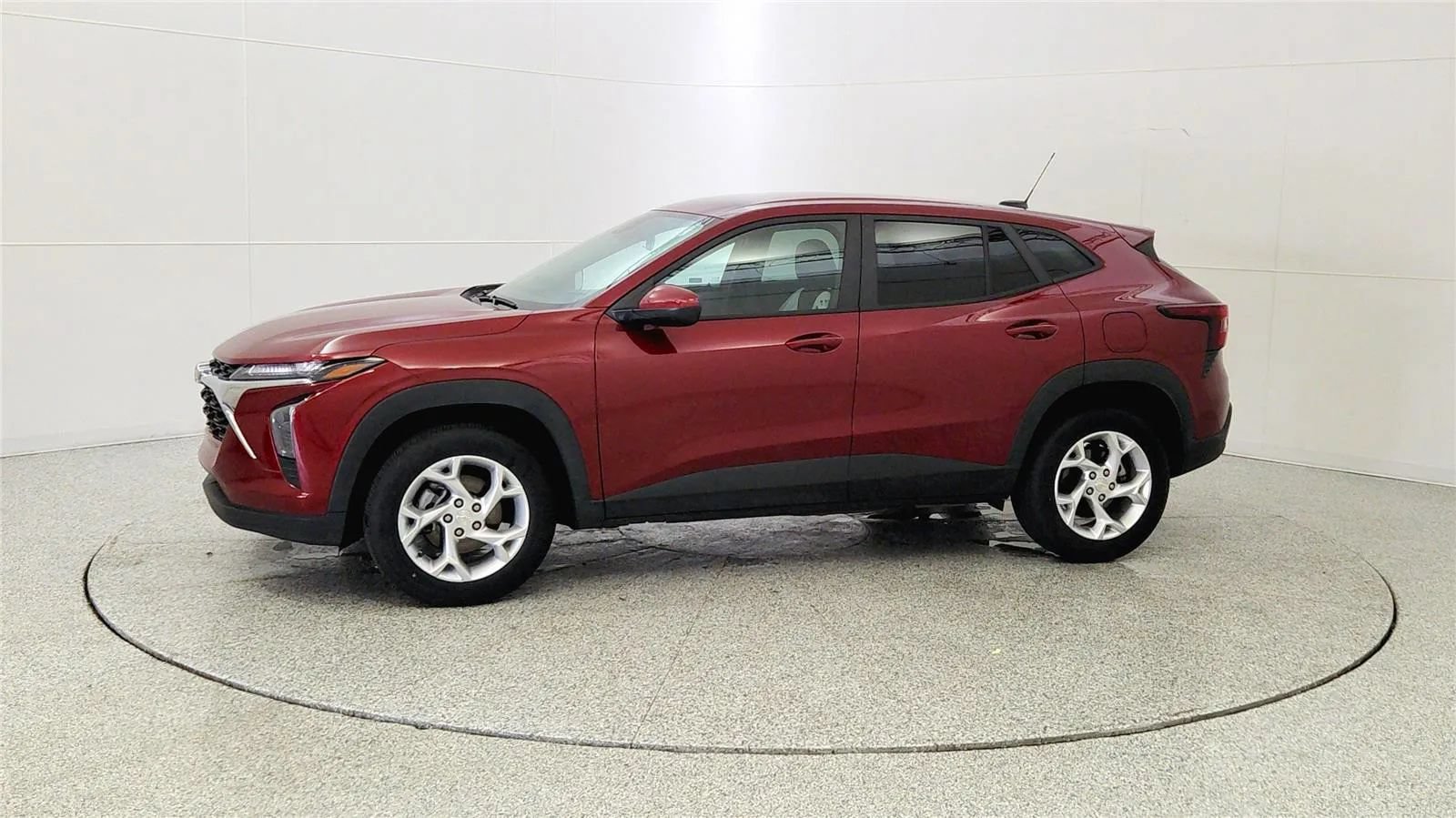 Used 2024 Chevrolet Trax LS w/ LS Convenience Package FWD image 4