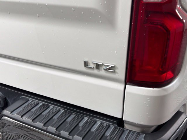 Used 2019 Chevrolet Silverado 1500 LTZ AWD/4WD image 7
