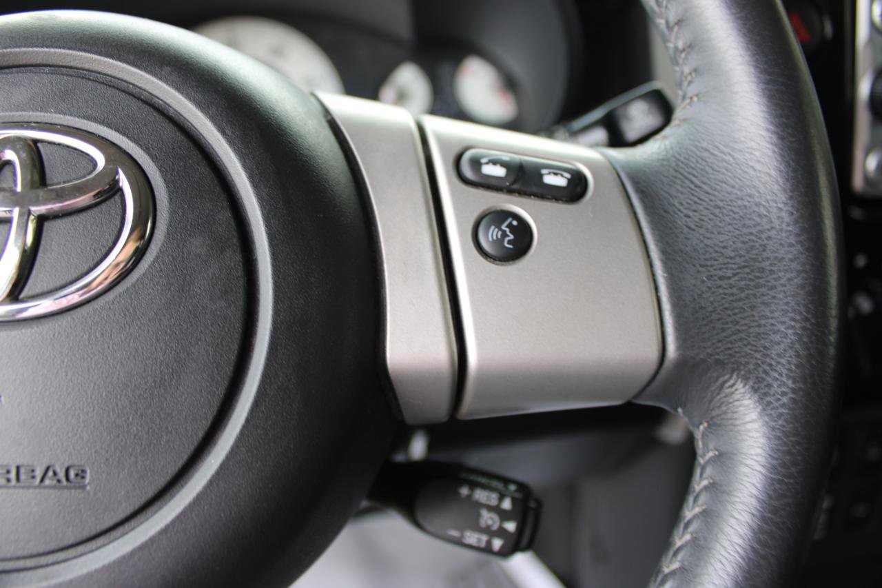 Used 2011 Toyota FJ Cruiser 4WD w/ Upgrade Pkg image 18