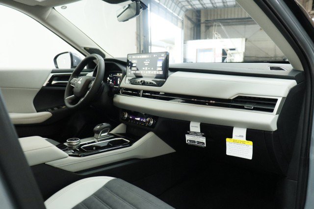 New 2026 Mitsubishi Outlander SE FWD image 16