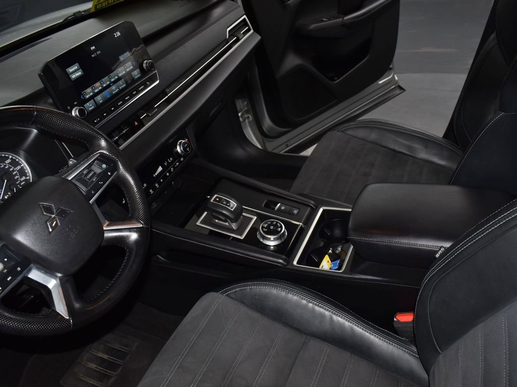 Used 2022 Mitsubishi Outlander SE image 26