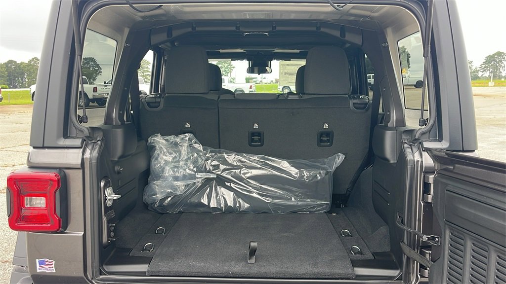 New 2025 Jeep Wrangler Unlimited Rubicon w/ Steel Bumper Group image 10