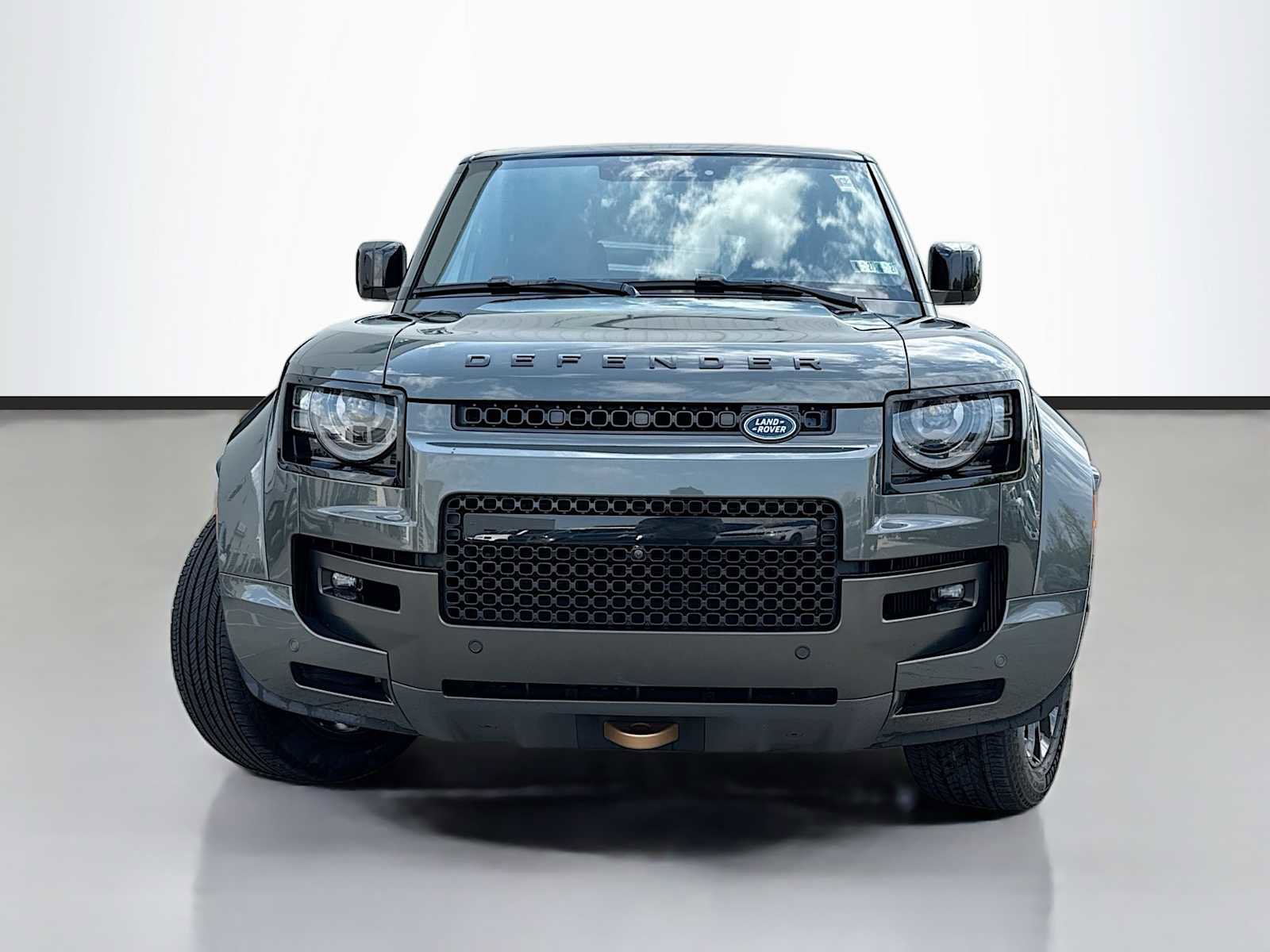 Used 2025 Land Rover Defender 110 AWD/4WD image 2