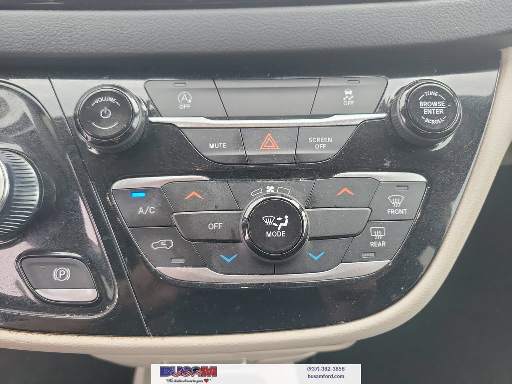 Used 2023 Chrysler Voyager LX FWD image 22