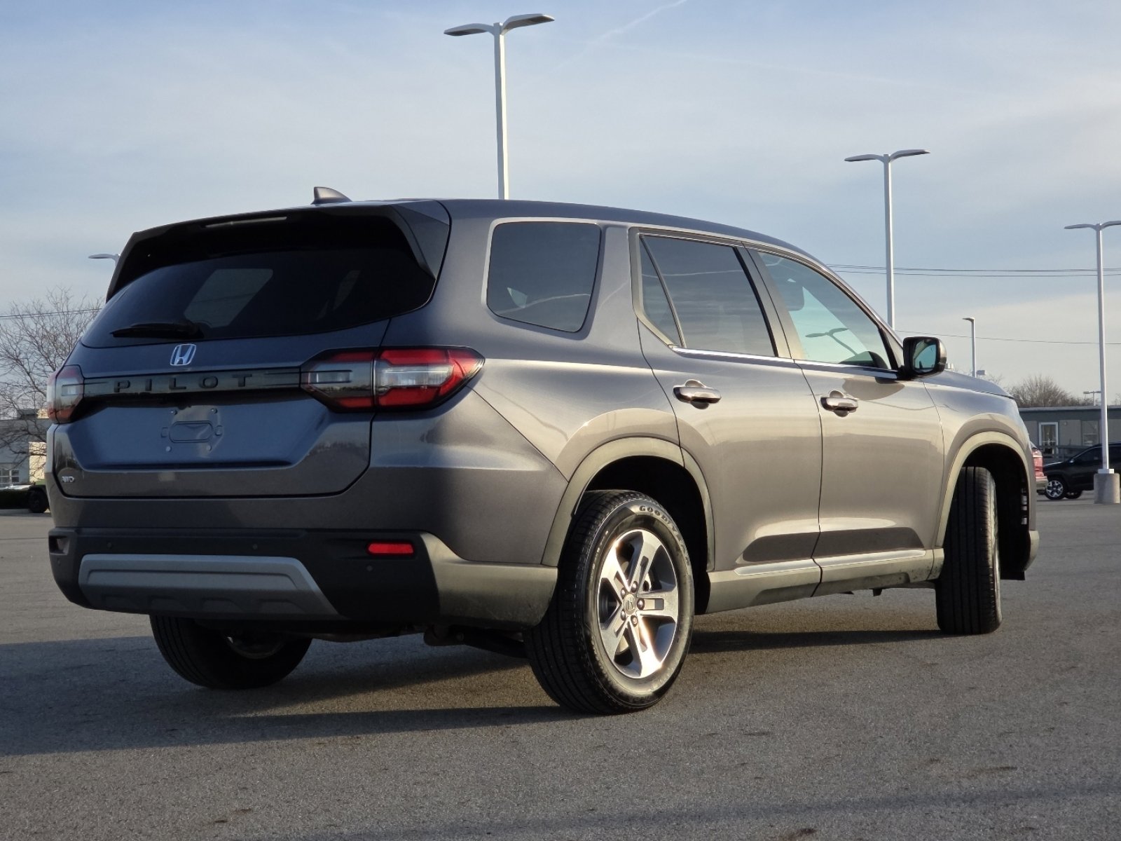 Used 2025 Honda Pilot EX-L image 17