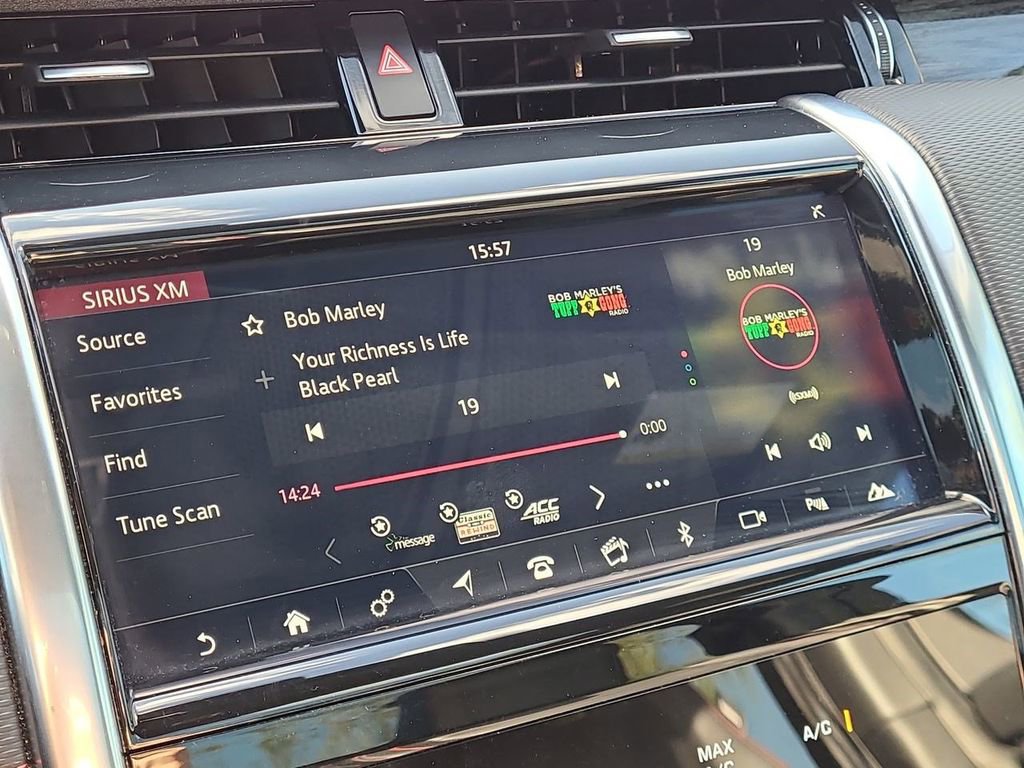 Used 2020 Land Rover Discovery Sport SE R-Dynamic image 24