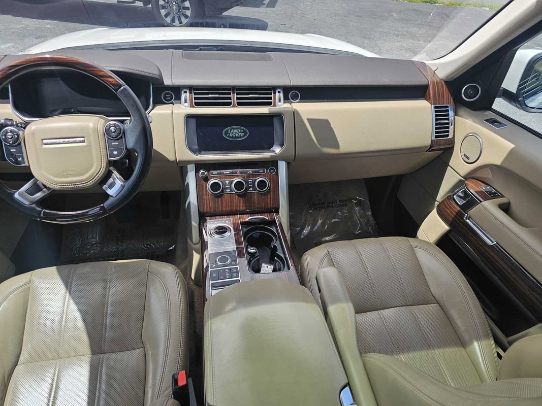 Used 2017 Land Rover Range Rover HSE image 12