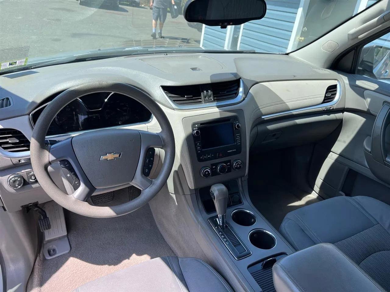 Used 2017 Chevrolet Traverse LS FWD image 16