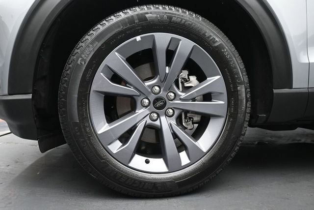 Certified 2021 Ford Explorer XLT w/ Equipment Group 202A AWD/4WD image 32