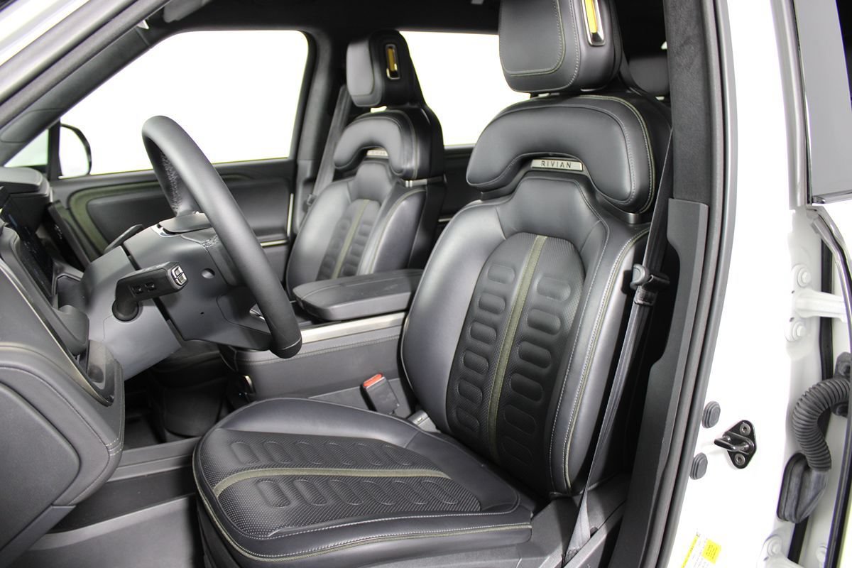 Used 2025 Rivian R1S Adventure Dual AWD/4WD image 12