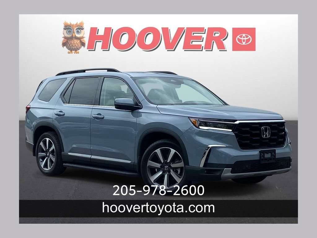 Used 2025 Honda Pilot Touring image 1