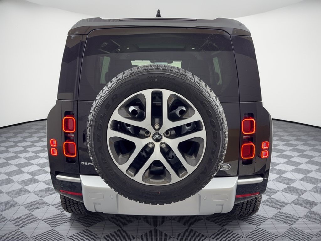 Used 2022 Land Rover Defender 110 XS Edition AWD/4WD image 11