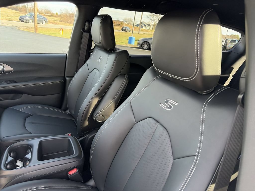 New 2026 Chrysler Pacifica Select w/ S Appearance Package FWD image 11