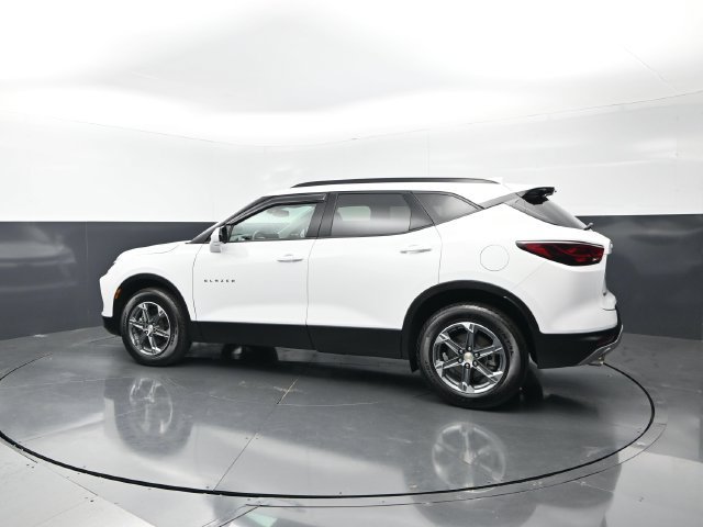 Used 2024 Chevrolet Blazer LT w/ Convenience Package FWD image 2
