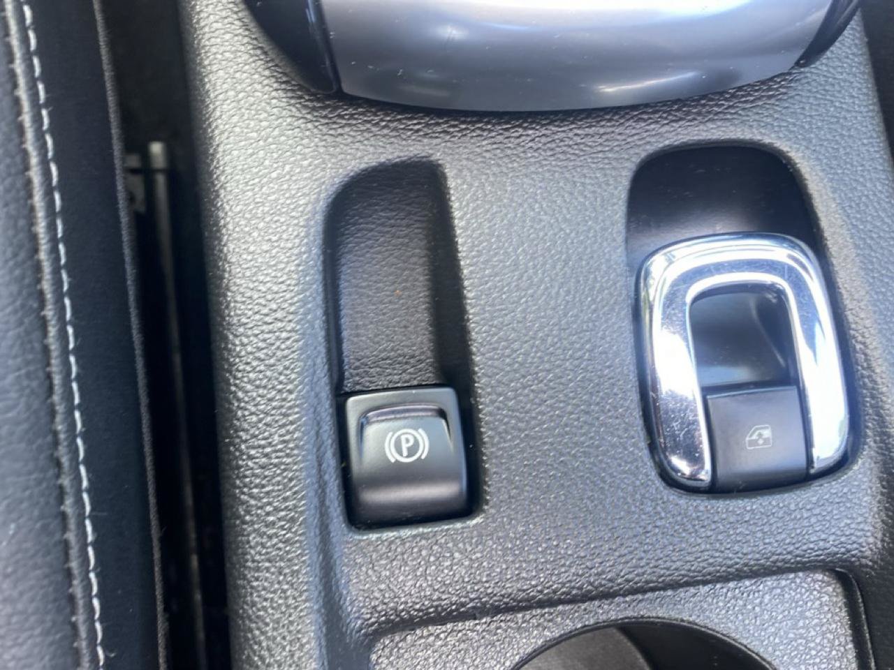 Used 2019 Buick Cascada Premium FWD image 18