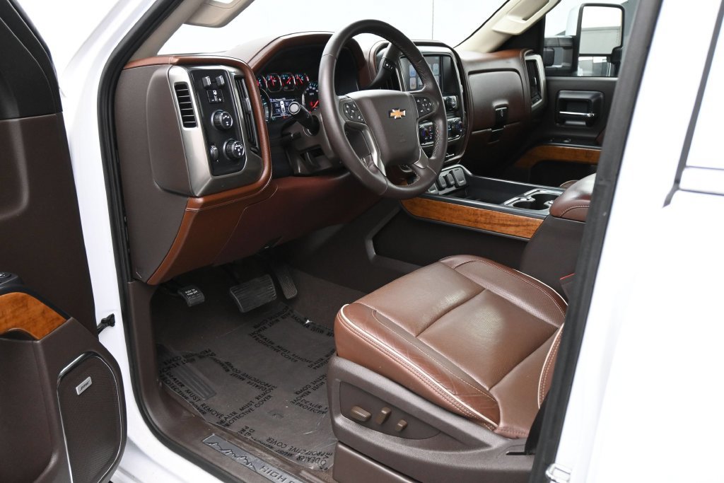 Used 2019 Chevrolet Silverado 2500 High Country w/ Duramax Plus Package AWD/4WD image 2