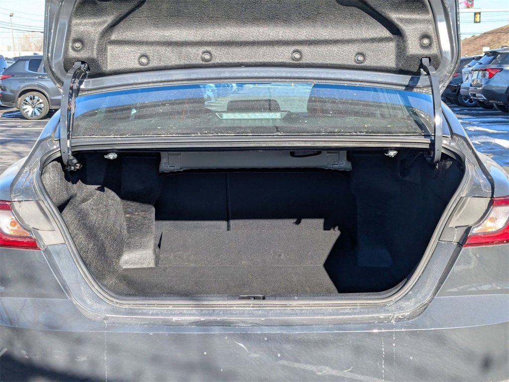 Used 2025 Toyota Camry SE image 33