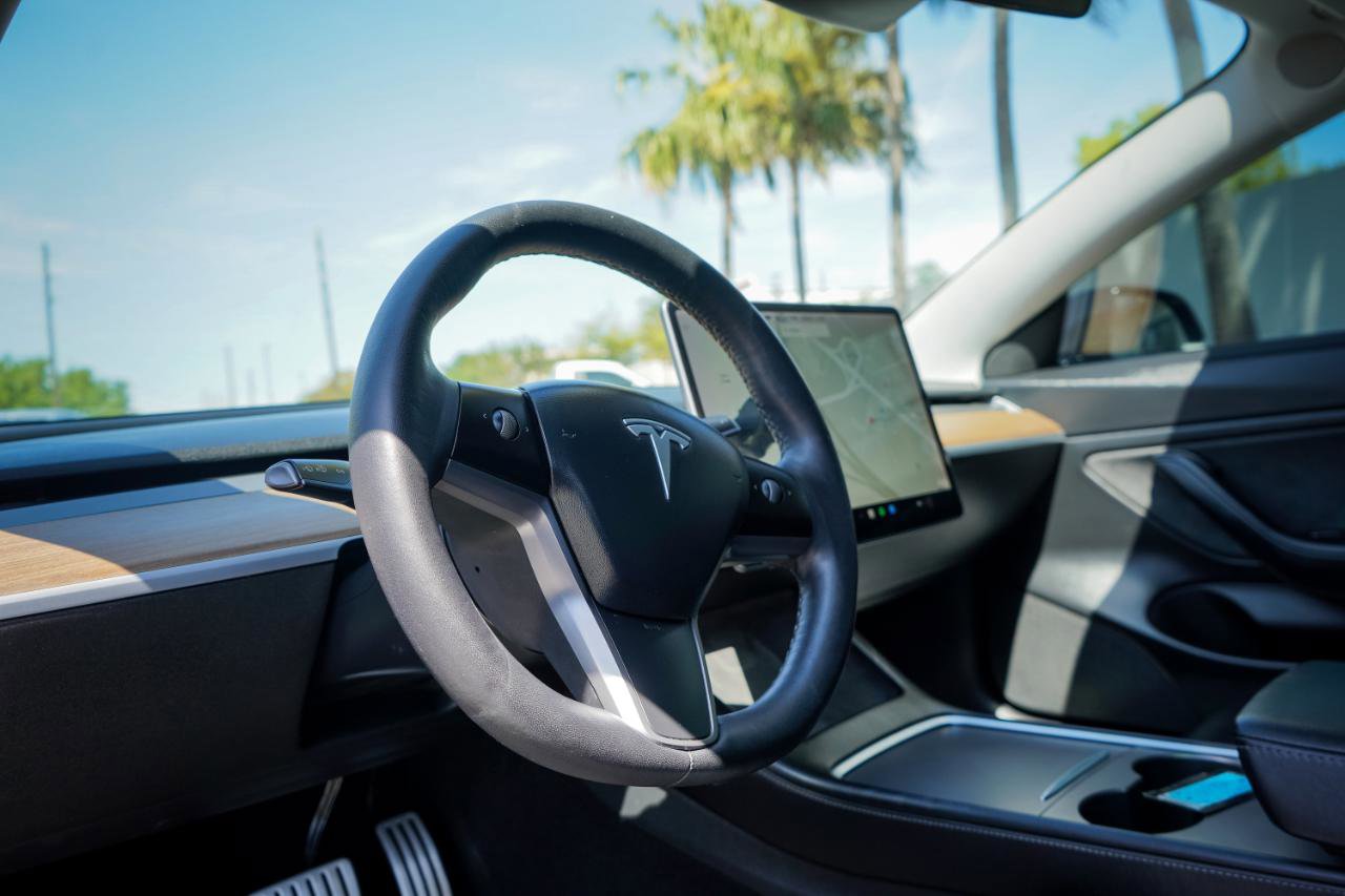 Used 2021 Tesla Model 3 Performance image 9