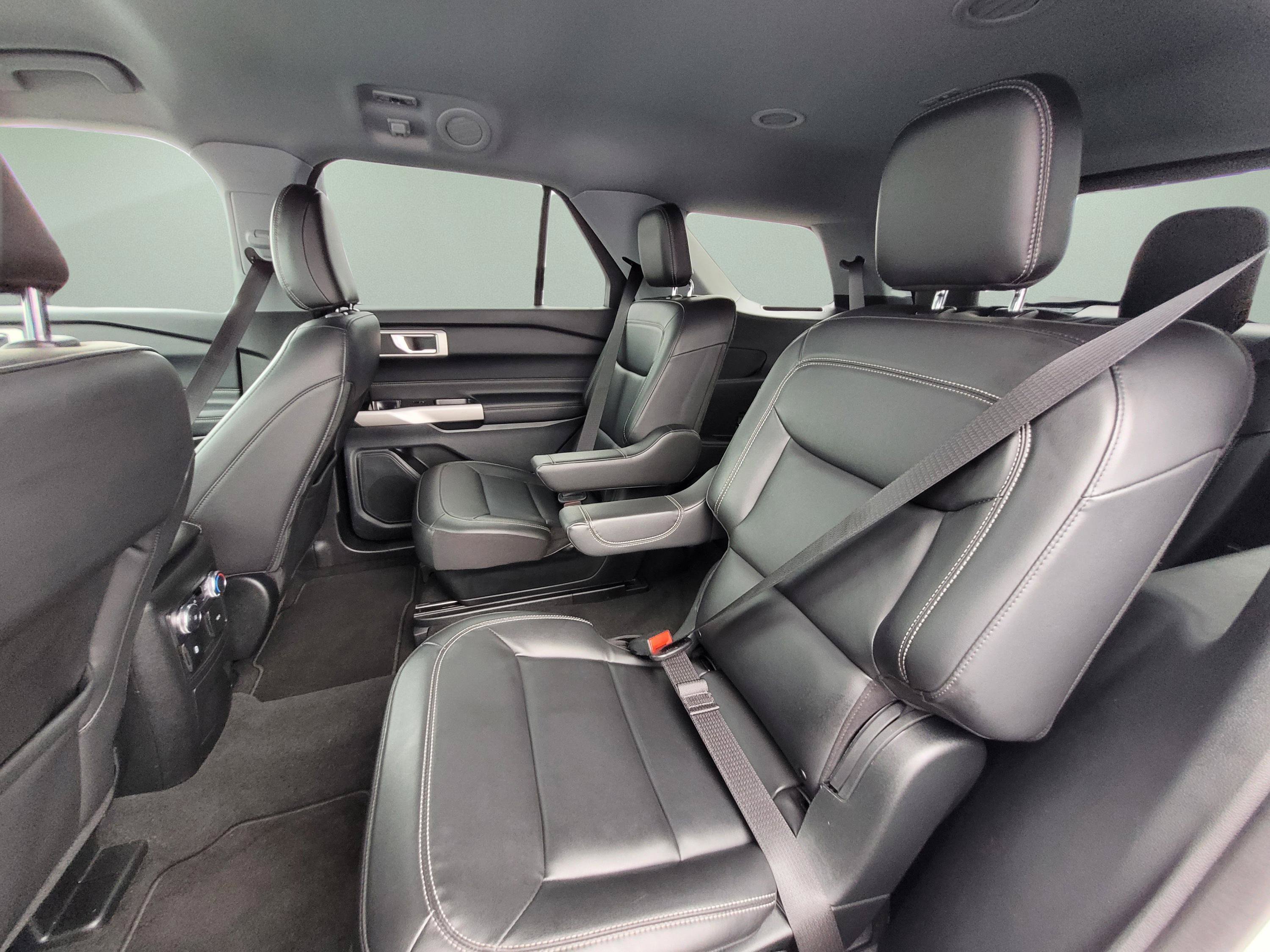 Used 2022 Ford Explorer XLT w/ Equipment Group 202A AWD/4WD image 18