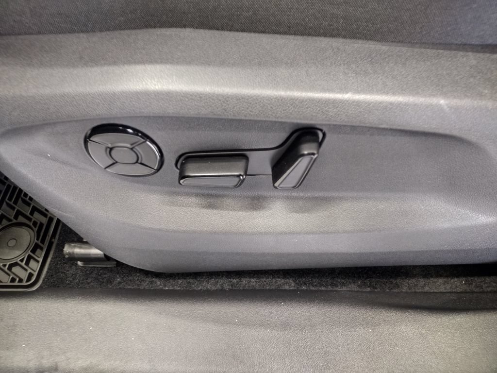 New 2026 Volkswagen Tiguan SE AWD/4WD image 21