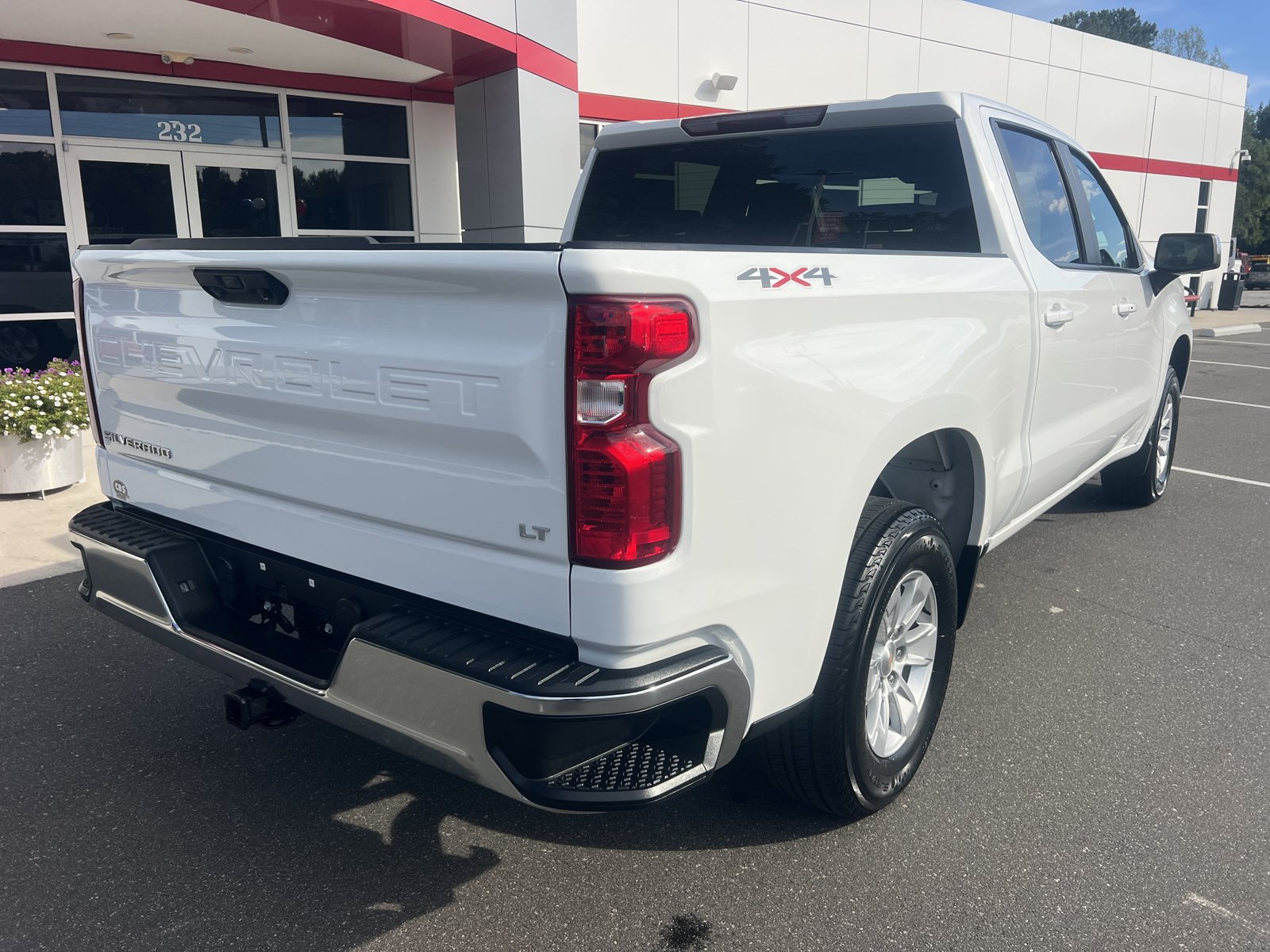 Used 2025 Chevrolet Silverado 1500 LT AWD/4WD image 7