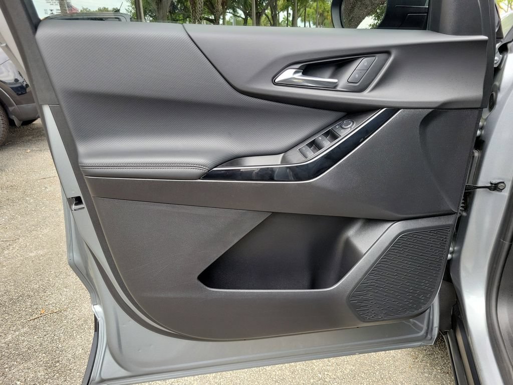 Used 2025 Chevrolet Equinox LT w/ Safety and Technology Package FWD image 14