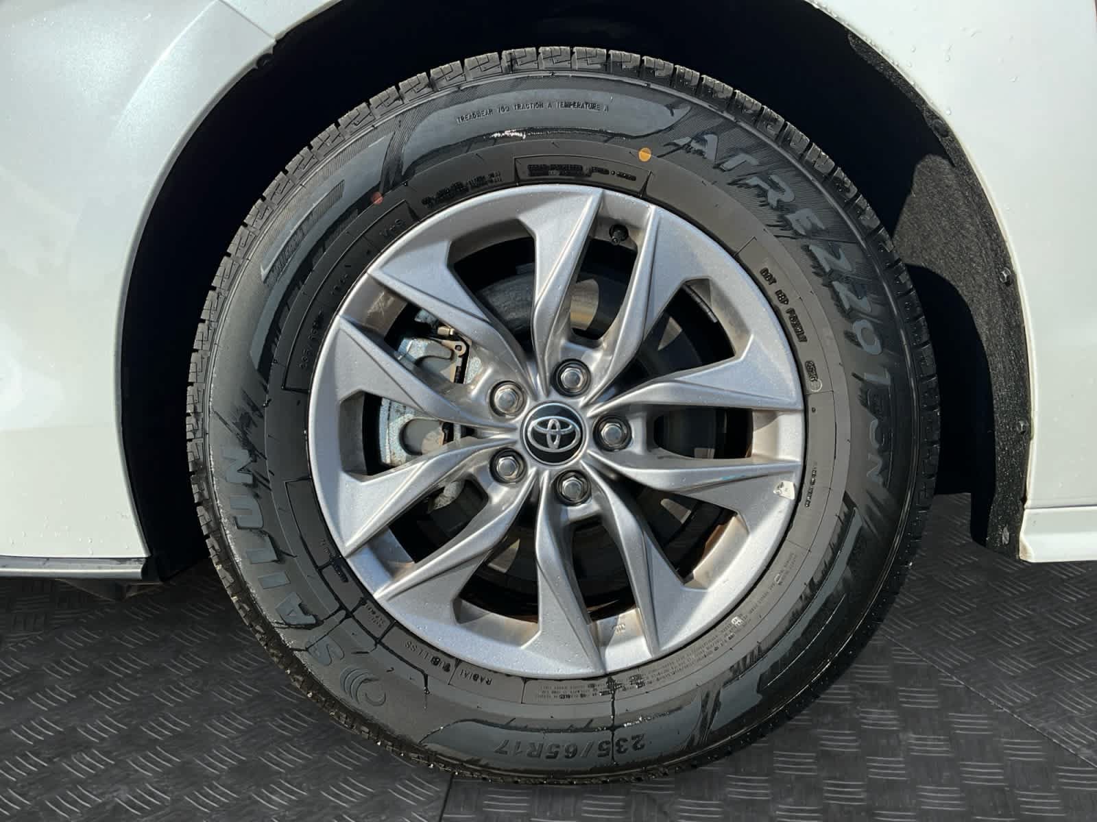 Used 2026 Toyota Sienna XLE FWD image 14
