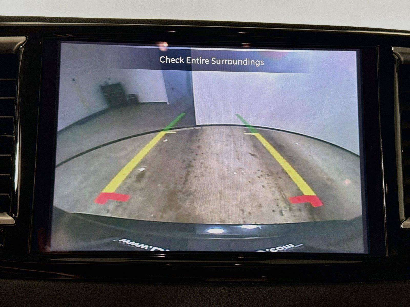Used 2024 Chrysler Pacifica Touring-L FWD image 6