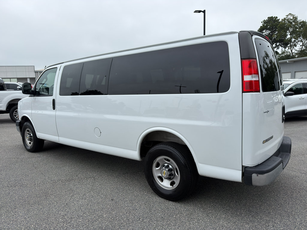 Used 2025 Chevrolet Express 3500 LT w/ LT Preferred Equipment Group RWD image 7