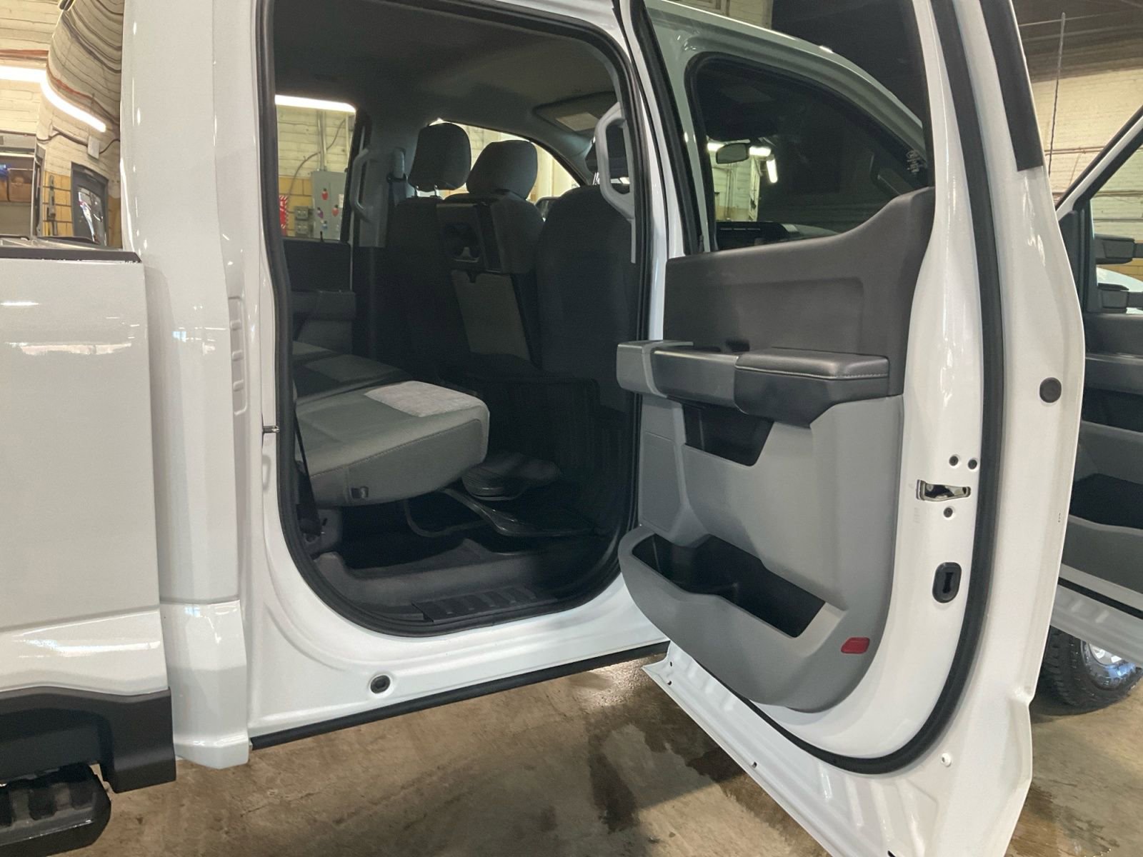 Used 2024 Ford F350 XLT w/ FX4 Off-Road Package image 24