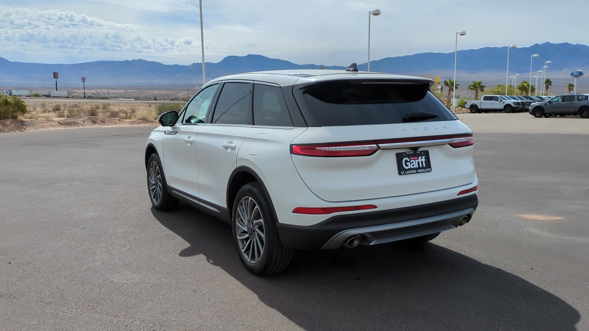 Used 2025 Lincoln Corsair Reserve image 5