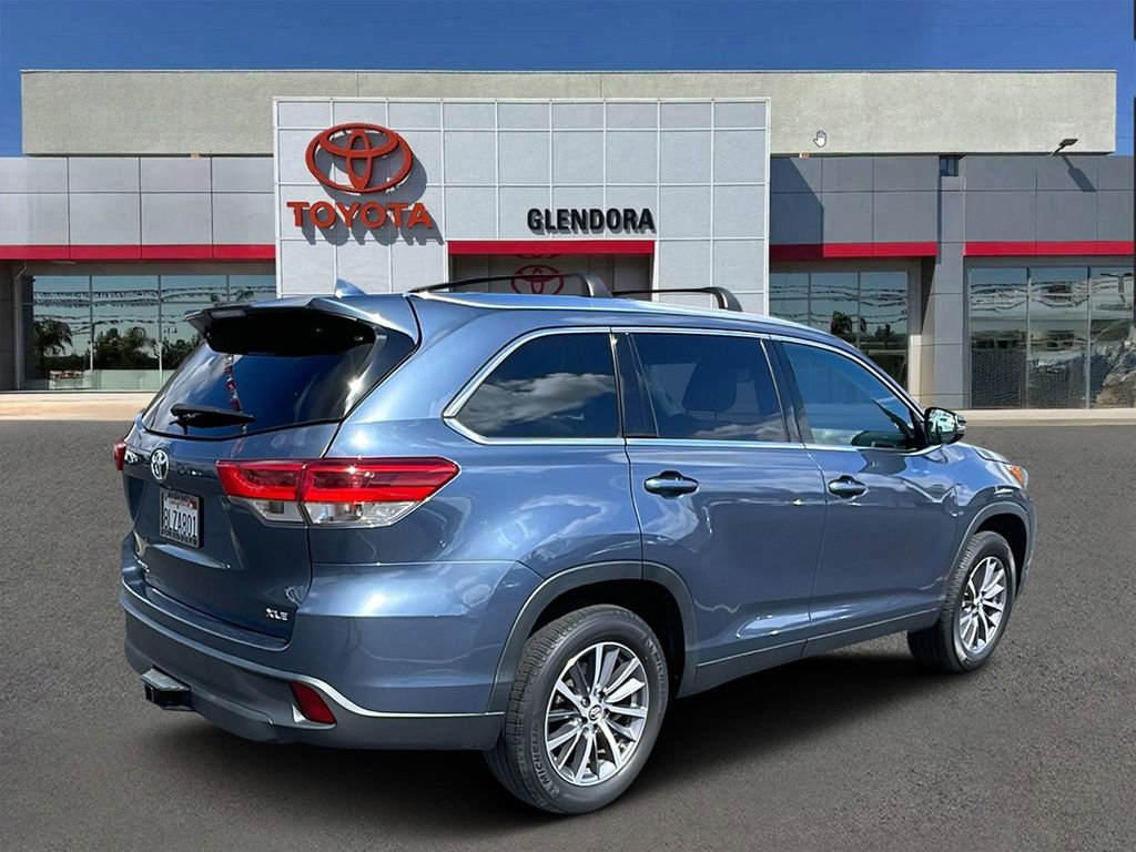 Used 2019 Toyota Highlander XLE w/ Carpet Mat Package (TMS) FWD image 3