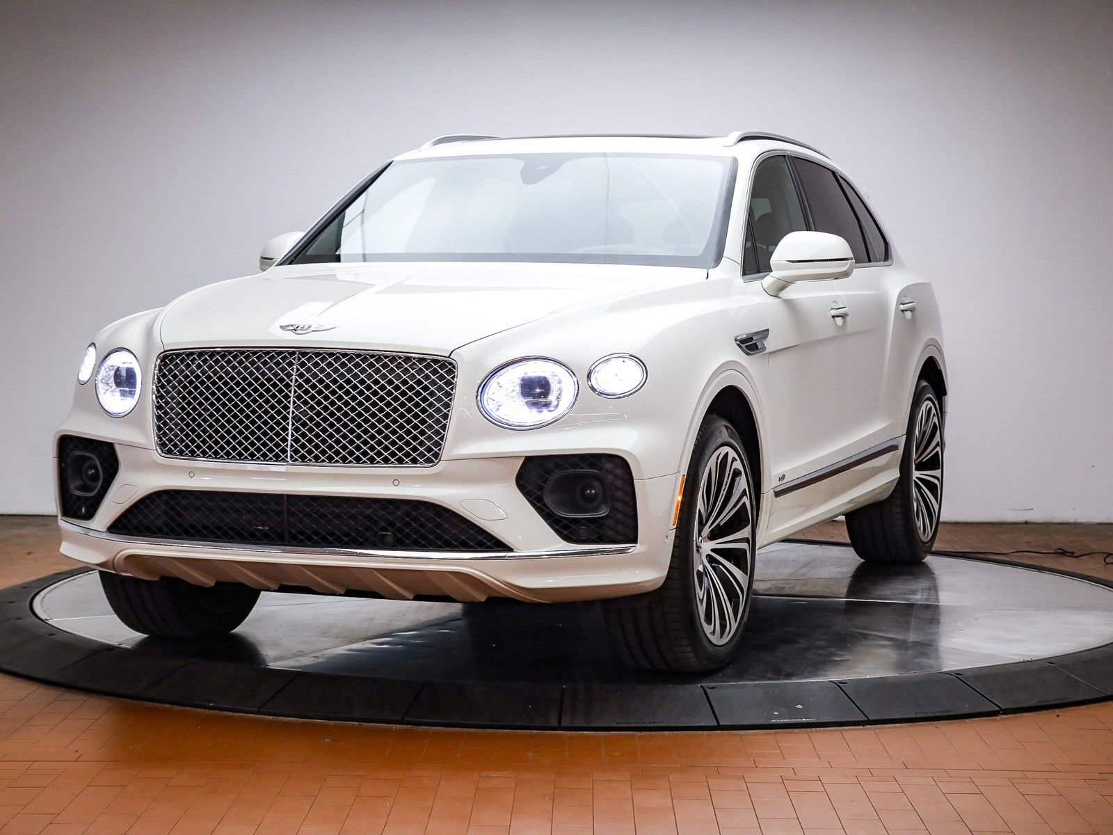 Used 2021 Bentley Bentayga image 1