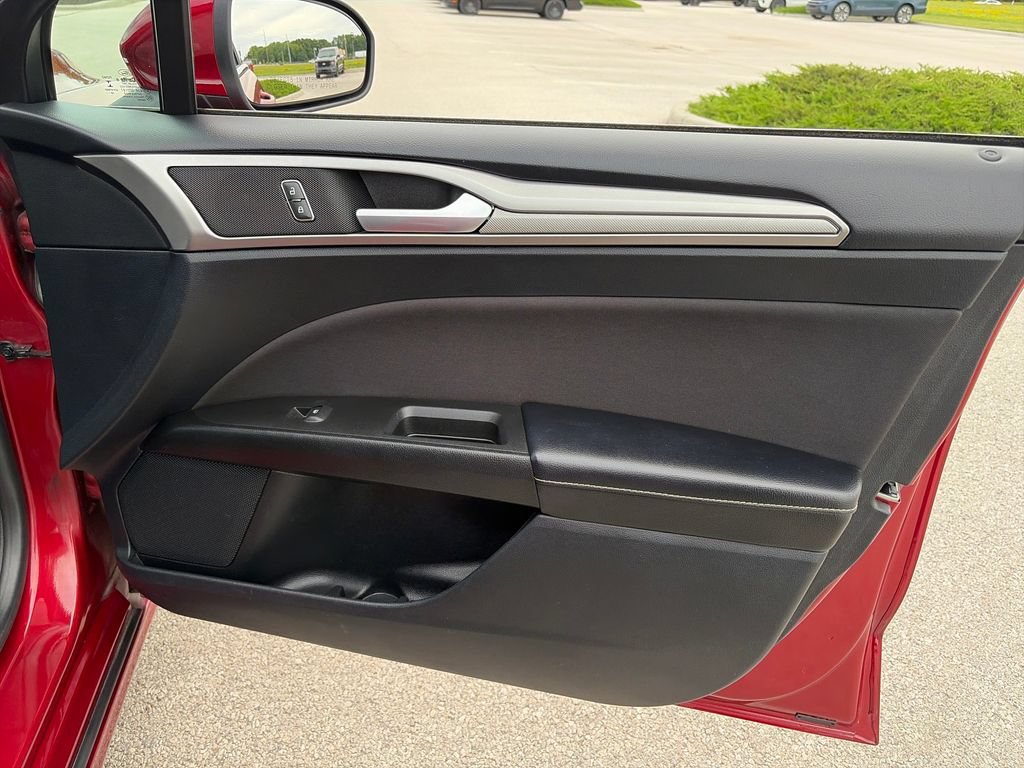 Used 2019 Ford Fusion SE FWD image 9