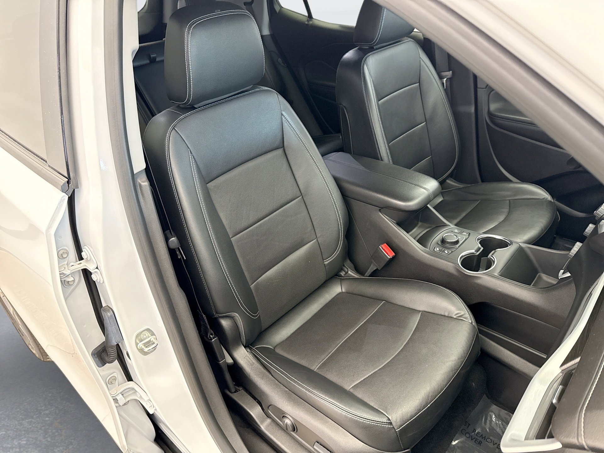 Used 2023 GMC Terrain SLT image 17