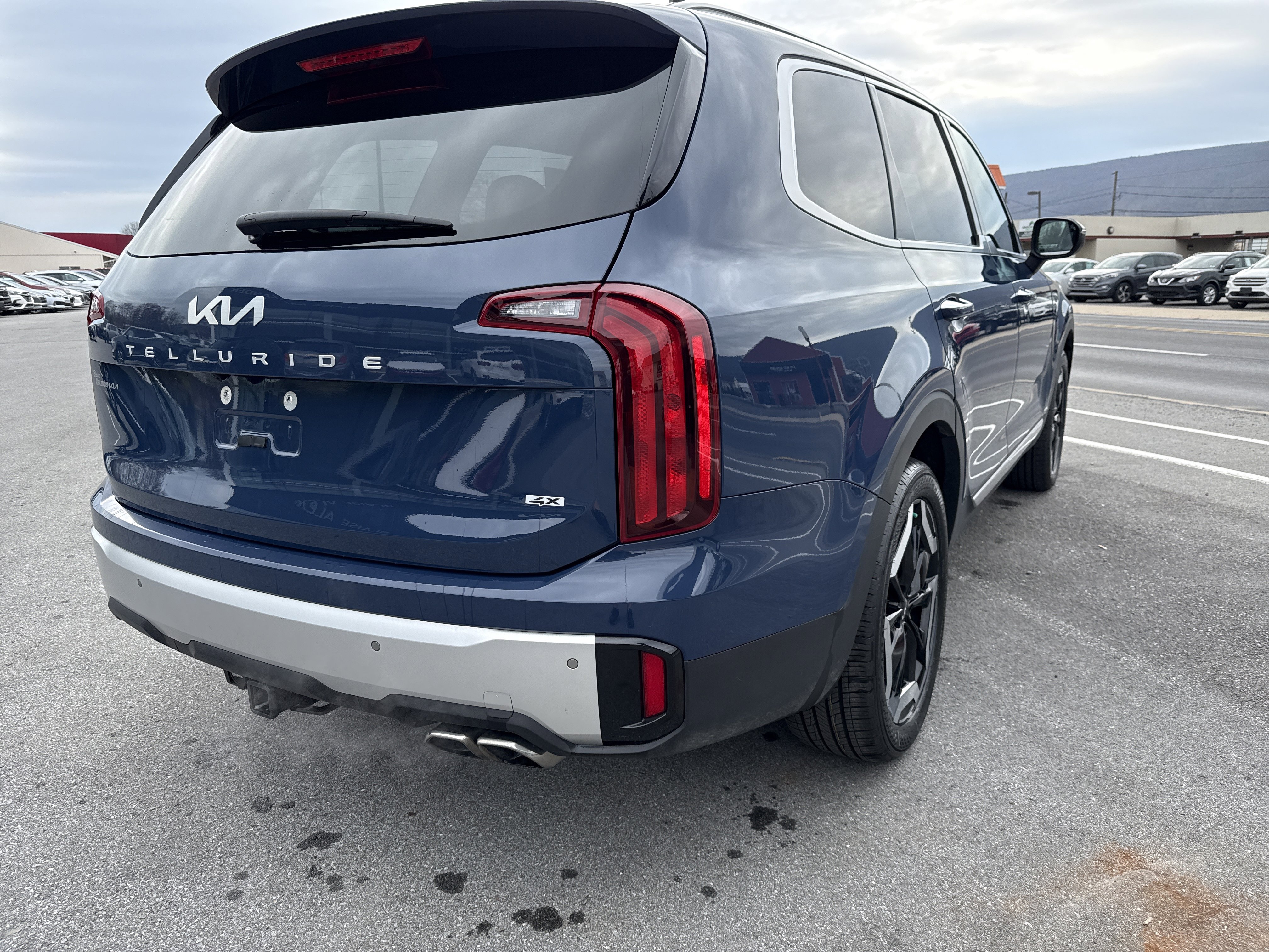 Used 2024 Kia Telluride S w/ S Sunroof Package image 3