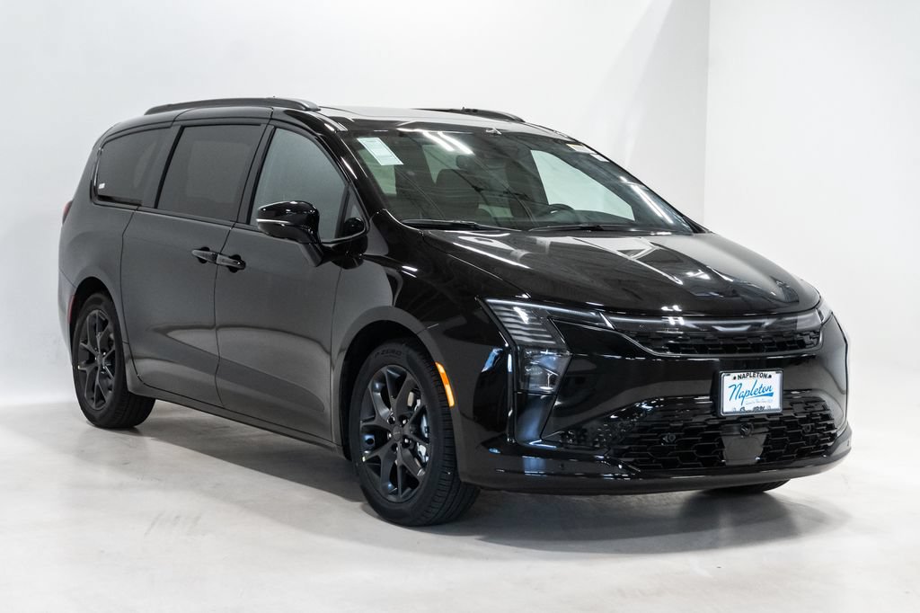 New 2027 Chrysler Pacifica Limited FWD image 6