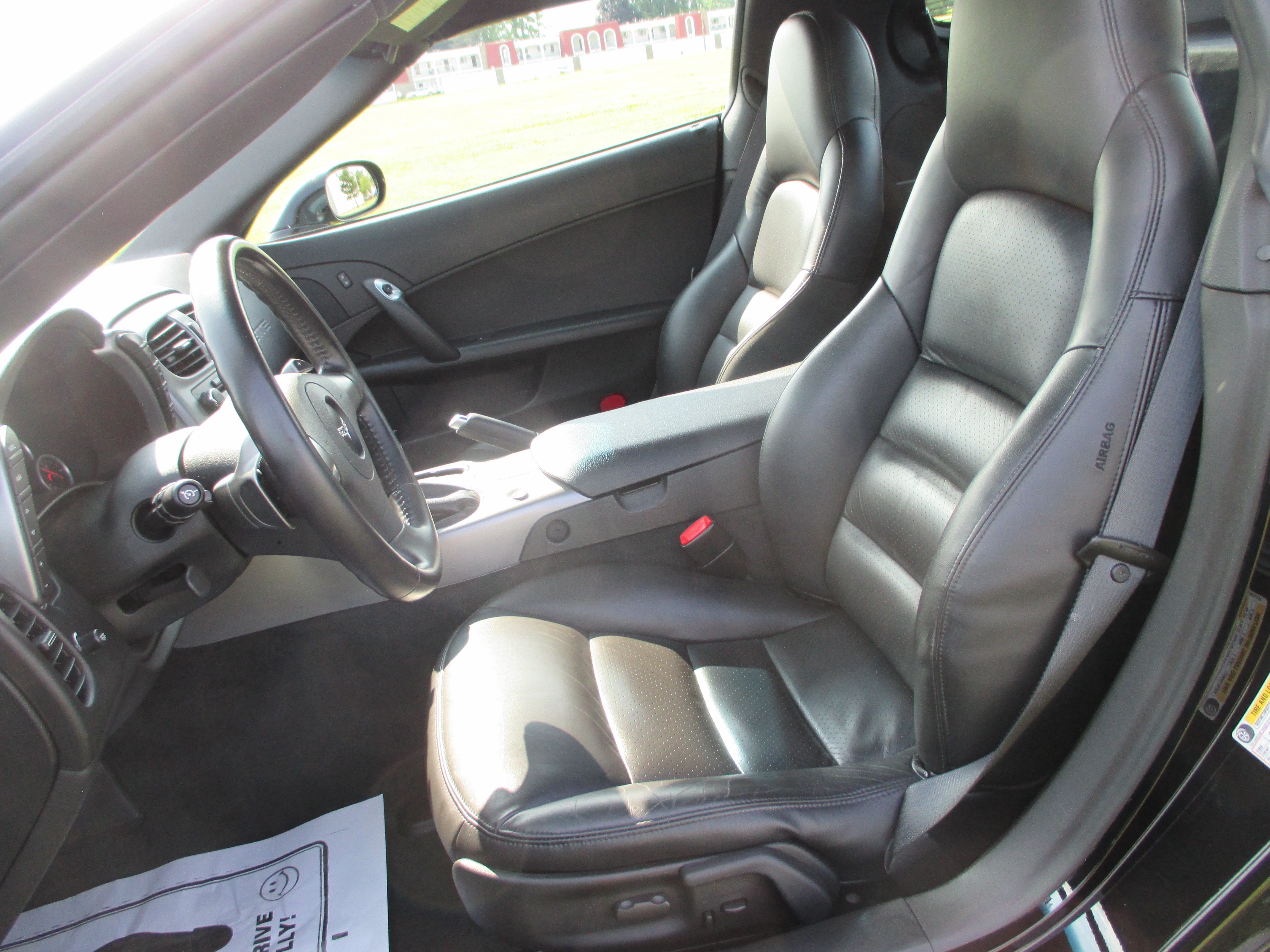 Used 2006 Chevrolet Corvette Coupe w/ Preferred Equipment Group RWD image 12